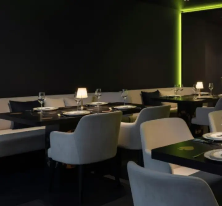 Modern, hangulatos étterem-lounge enteriőr Budapesten az Okos Kalanddban